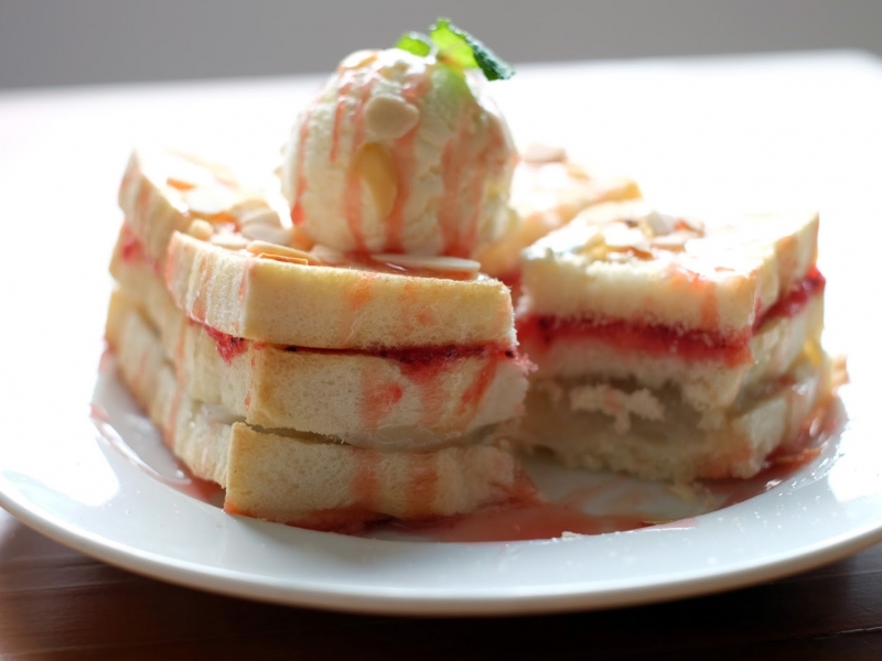 Sophomore Dessert House